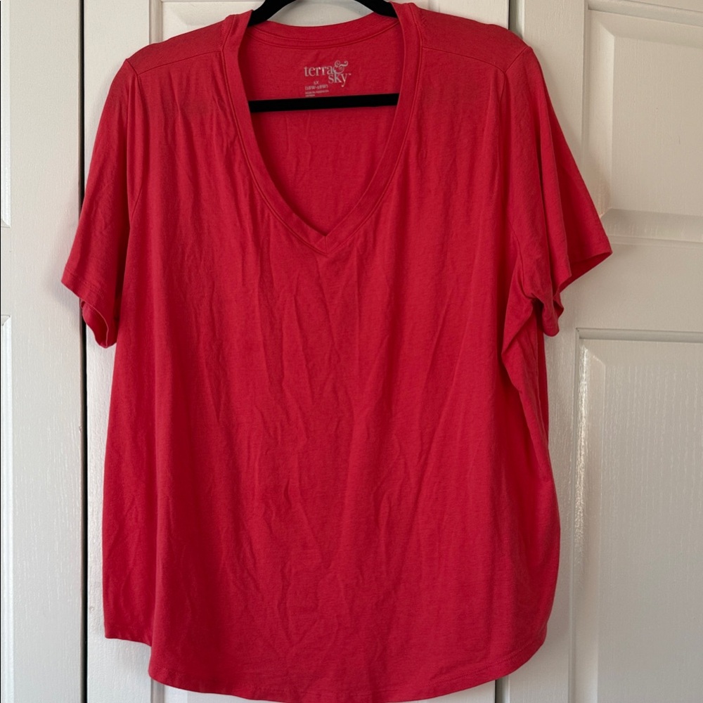 Terra & Sky Women's Pink/coral V-Neck Tee